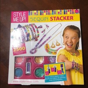 Jewelry maker almost new - as seeing in the pictures.